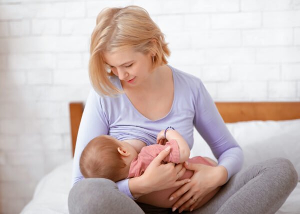 التغذية الصحيحة للرضع من خلال الرضاعة الطبيعية