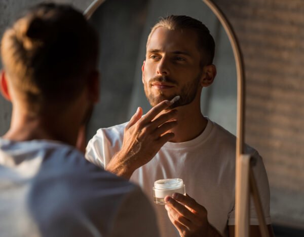 عناية بالبشرة للرجال لتحسين الصحة والمظهر